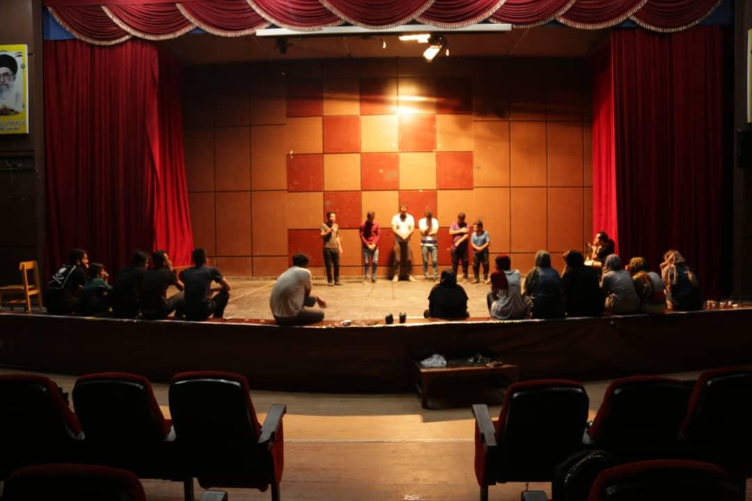نمایش ” شب ساعت ساعت هشت “به زودی در شهرهای استان  کهگیلویه و بویراحمد روی صحنه می رود